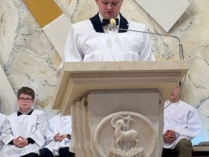 „Jeżeli więc Ja, Pan i Nauczyciel, umyłem wam nogi, to i wy powinniście sobie na (12)