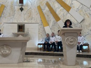 „A Ja, gdy zostanę nad ziemię wywyższony, przyciągnę wszystkich do siebie” (7)