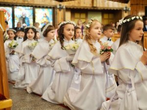 „Jezus ukryty w Hostii, to Ten sam Jezus, który błogosławił dzieciom i tulił je  (9)