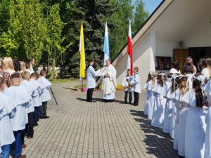„Jezus ukryty w Hostii, to Ten sam Jezus, który błogosławił dzieciom i tulił je  (7)