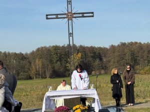 „Potem ujrzałem: a oto wielki tłum, którego nie mógł nikt policzyć, z każdego na (7)