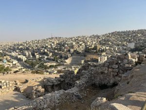 Po modlitwie wyruszyliśmy, by poznać serce Jordanii – Amman. Spacerując po staro (5)