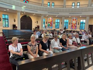 Niedzielna Eucharystia w Akabie – wspólnota serc w drodze (4)