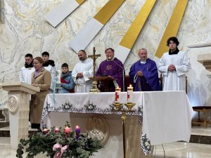 Wspólnota, która nie zapomina – wigilijne spotkanie dla starszych, chorych i sam (10)