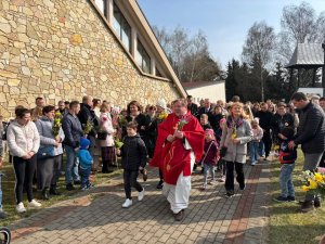 „Bądźmy wierni jak aniołowie i dzieci, wołając do Zwycięzcy śmierci: Hosanna na  (11)
