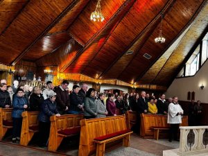 „Jeżeli więc Ja, Pan i Nauczyciel, umyłem wam nogi, to i wy powinniście sobie na (8)