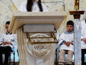 „Maryja nie zabiera nic Bogu - Ona prowadzi prosto do Niego”  (4)