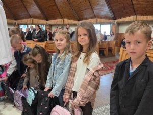 Błogosławieństwo pierwszoklasistów i przyborów szkolnych (11)